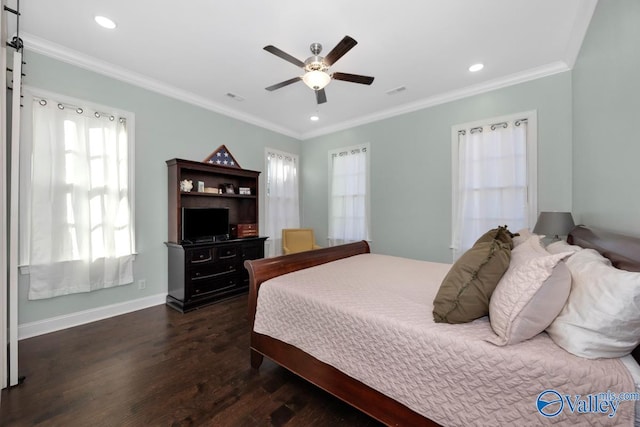 bedroom featuring baseboards, dark wood-style floors, ceiling fan, ornamental molding, and recessed lighting