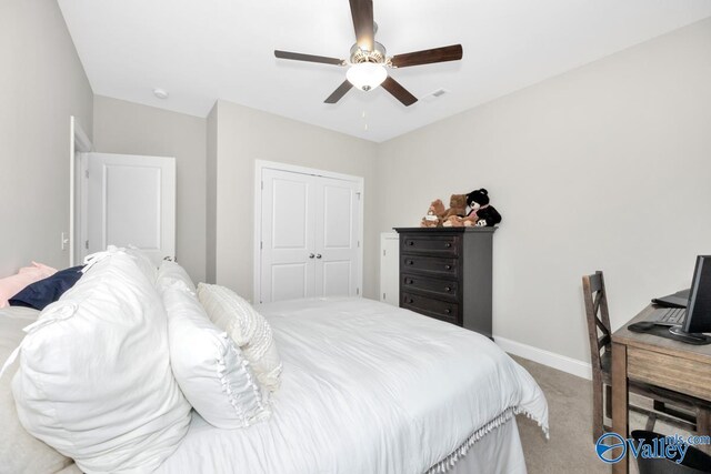 carpeted bedroom featuring ceiling fan, a closet, visible vents, and baseboards