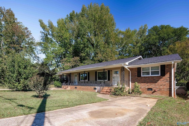 ranch-style home featuring a porch and a front lawn