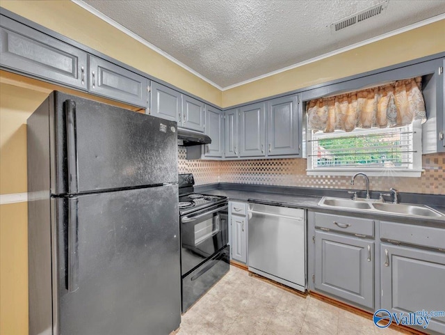 201 10th Ave NW, Decatur, AL 35601 - kitchen featuring black appliances, gray cabinetry, under cabinet range hood, a sink, and ornamental molding