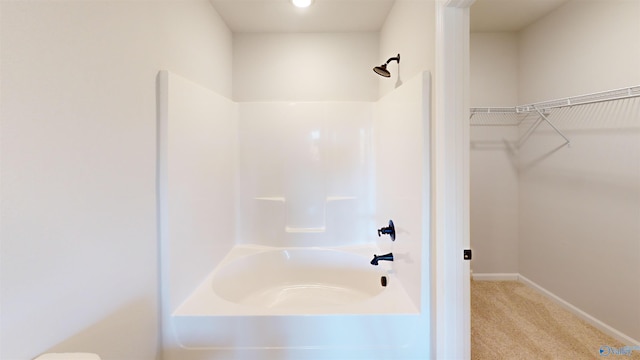 bathroom with tub / shower combination