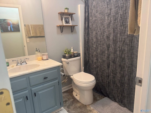 full bath featuring toilet, curtained shower, and vanity