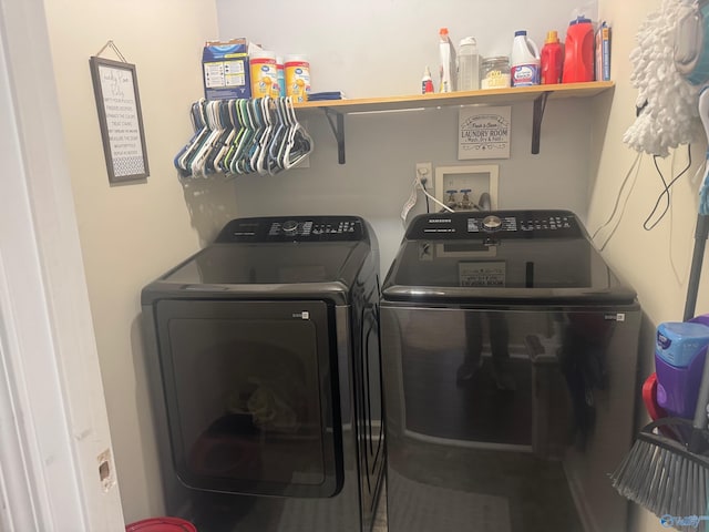 washroom featuring laundry area and independent washer and dryer