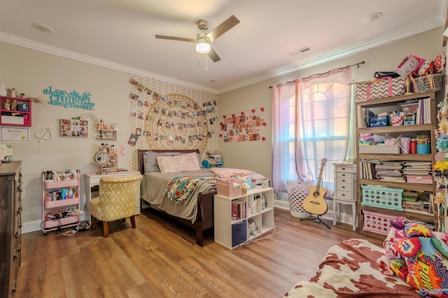 bedroom with hardwood / wood-style floors, crown molding, and ceiling fan