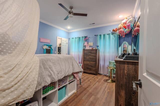 bedroom with ceiling fan, ornamental molding, and hardwood / wood-style floors