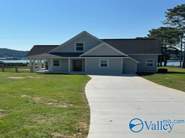 view of front of property with a front yard