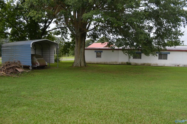 view of yard with a carport