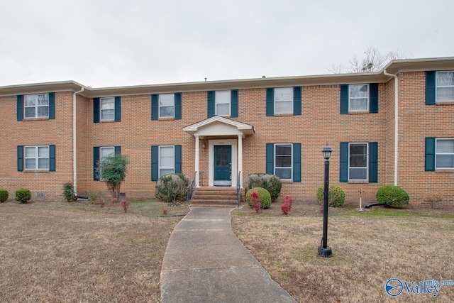 view of front facade featuring brick siding