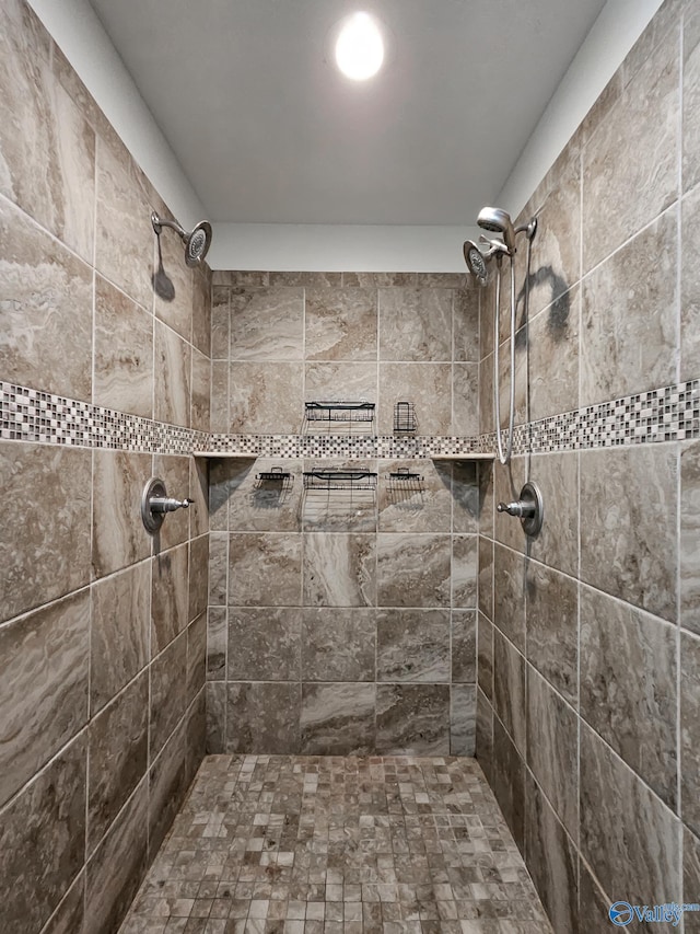 bathroom featuring tiled shower