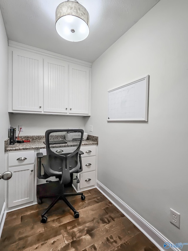 office area featuring built in desk and dark hardwood / wood-style floors