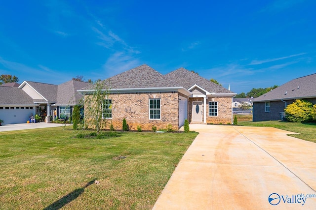 view of front facade with a front lawn