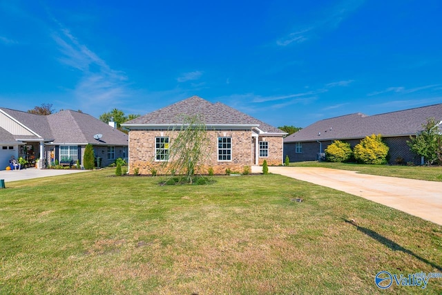 ranch-style house featuring a front yard