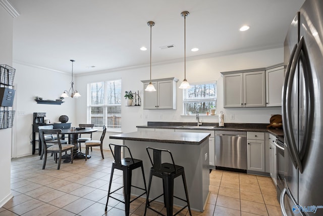 kitchen featuring stainless steel appliances, sink, pendant lighting, and gray cabinetry