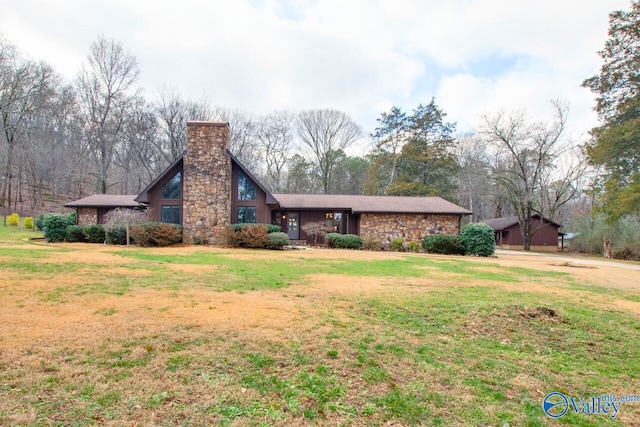 view of front of property with a front yard