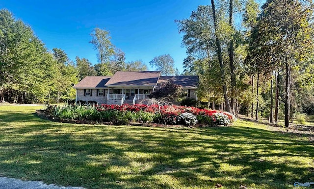 view of front facade with a front lawn