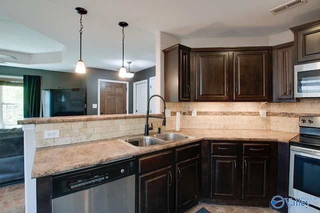 kitchen featuring decorative backsplash, visible vents, a sink, and appliances with stainless steel finishes
