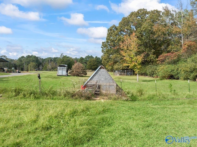 view of yard with a detached carport