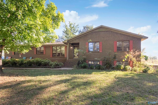 view of front of home featuring a front lawn