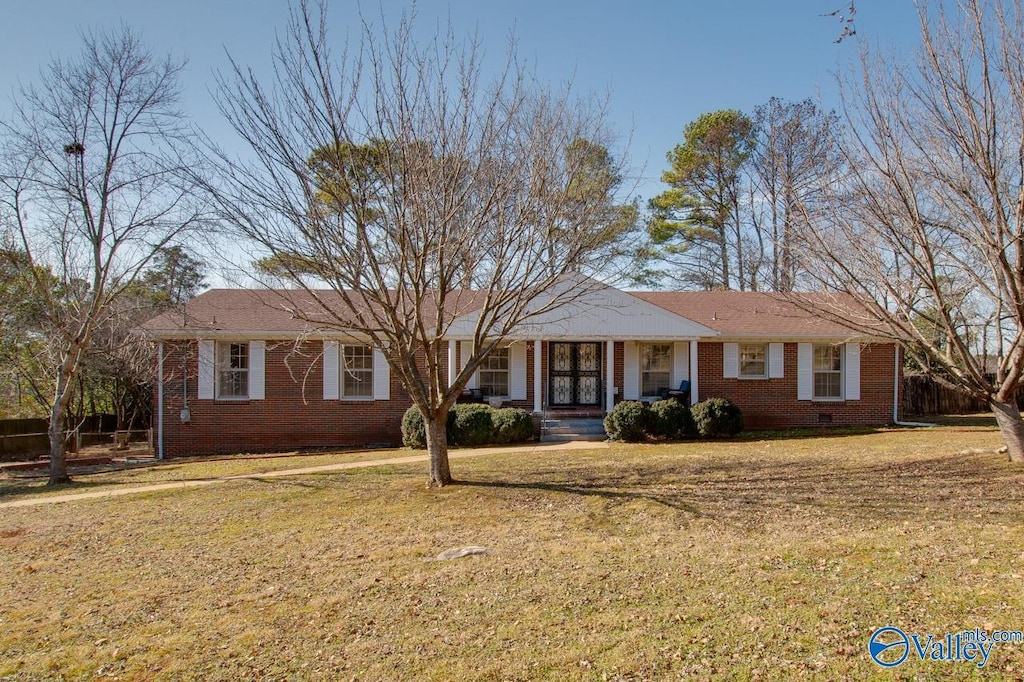 single story home with a front yard and covered porch