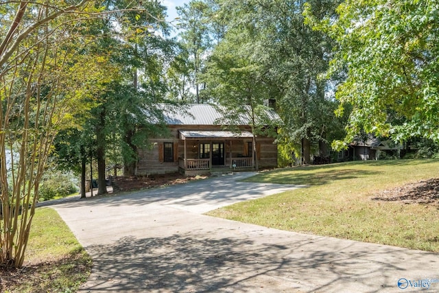 view of front of house with covered porch and a front yard