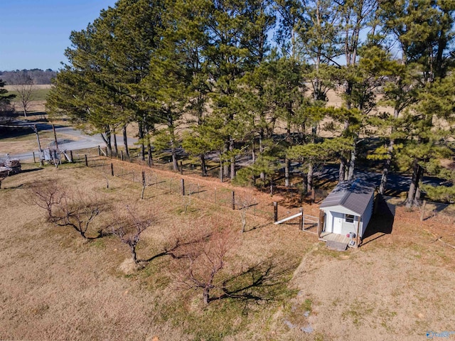 birds eye view of property featuring a rural view