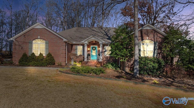 view of front of home featuring a yard