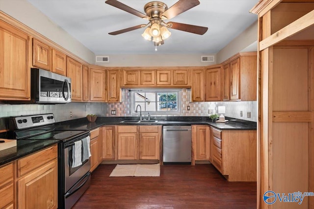 kitchen with ceiling fan, sink, stainless steel appliances, dark hardwood / wood-style floors, and decorative backsplash