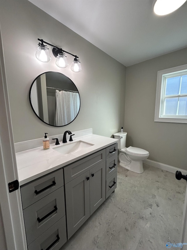 bathroom featuring a shower with curtain, vanity, and toilet