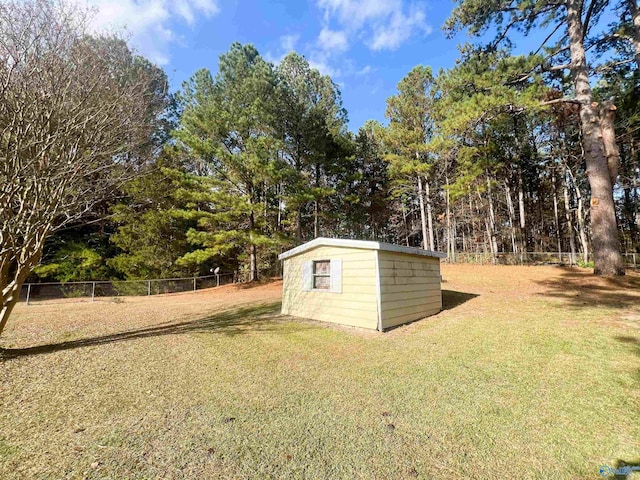 view of outdoor structure featuring a yard