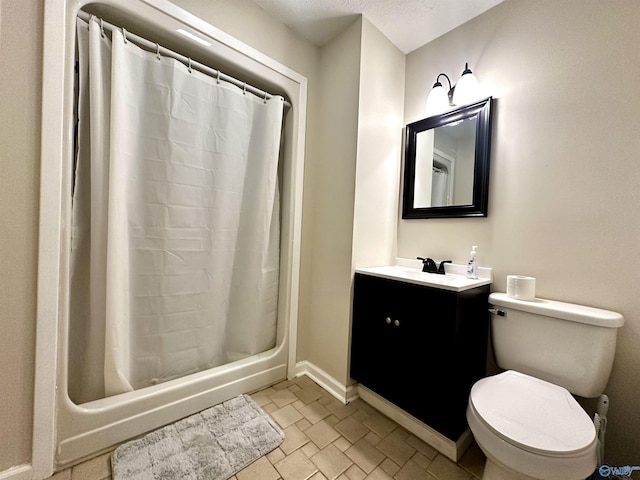 full bath with curtained shower, toilet, stone finish floor, vanity, and baseboards