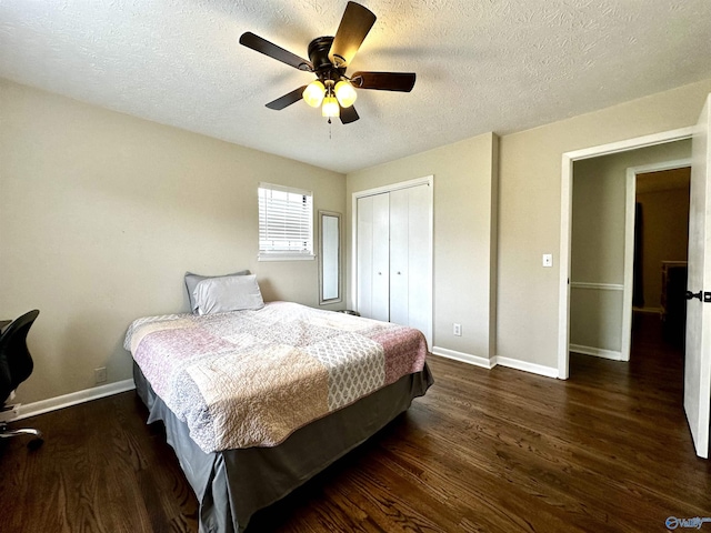 bedroom featuring dark hardwood / wood-style flooring, a textured ceiling, a closet, and ceiling fan