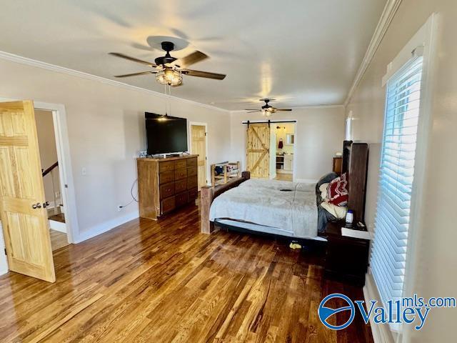 bedroom with hardwood / wood-style floors, crown molding, and ceiling fan