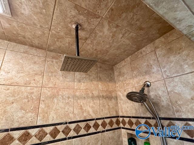 details featuring a tile shower