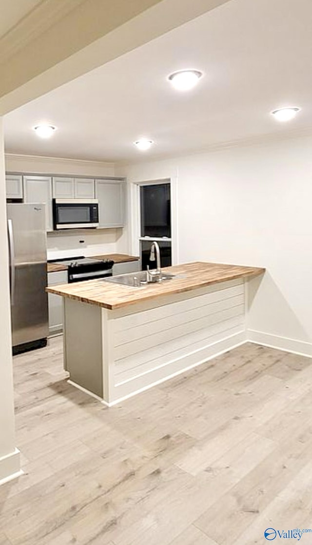 3635 Buck Island Dr, Guntersville, AL 35976 - kitchen featuring stainless steel appliances, a sink, wooden counters, gray cabinets, and baseboards