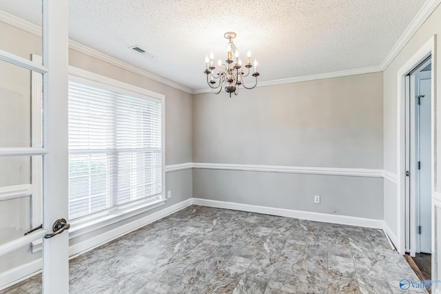 tiled spare room featuring ornamental molding, a textured ceiling, and a notable chandelier