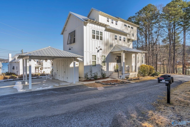 view of front of home featuring a carport