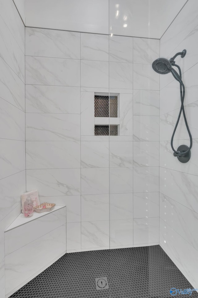 bathroom featuring a tile shower