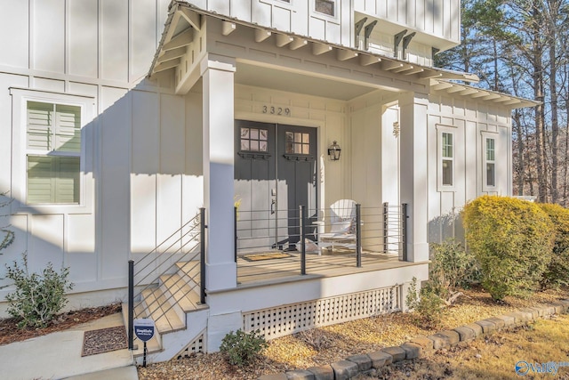 doorway to property with covered porch