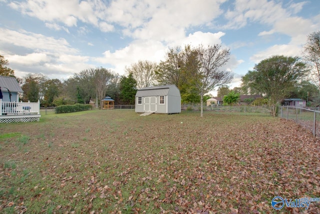 view of yard with a storage unit