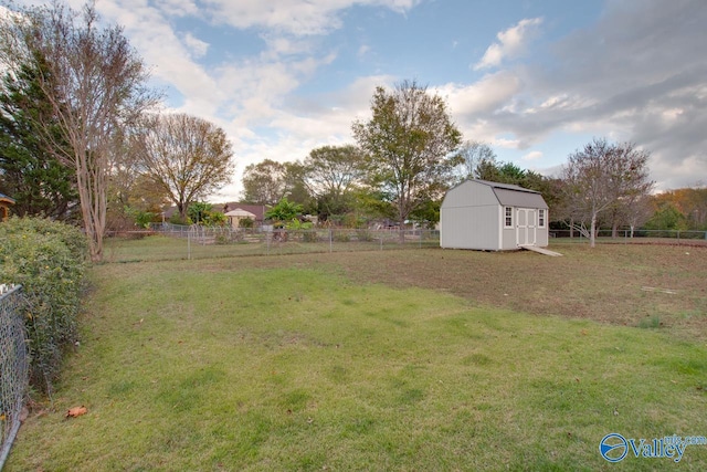 view of yard with a shed