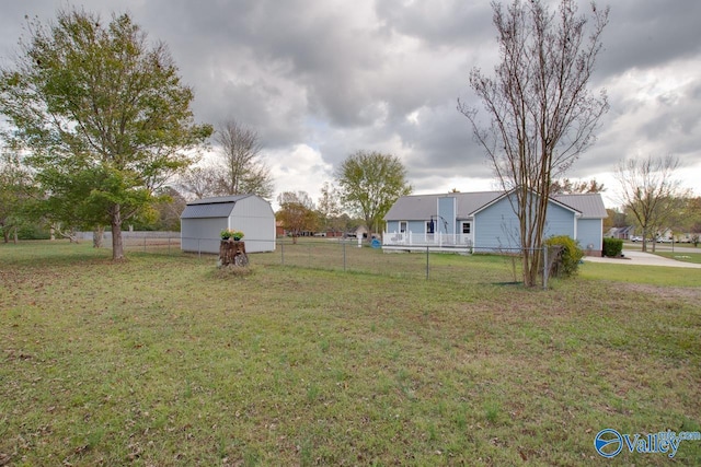 view of yard with a shed