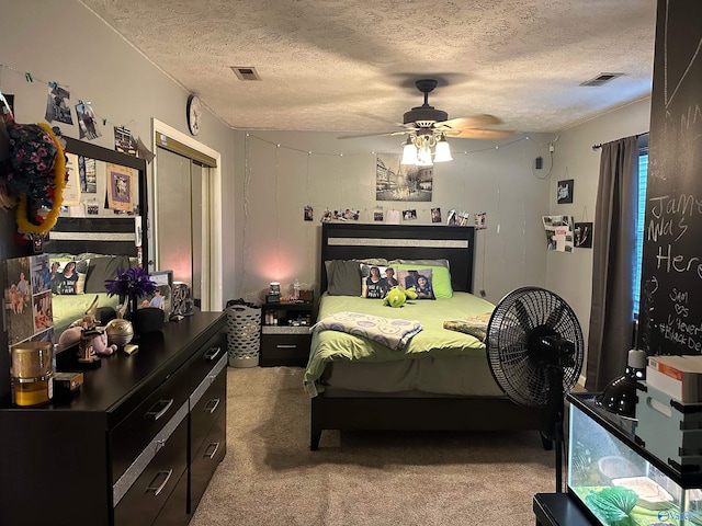 bedroom with light carpet, ceiling fan, and a textured ceiling