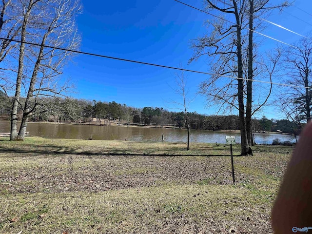 view of yard featuring a water view