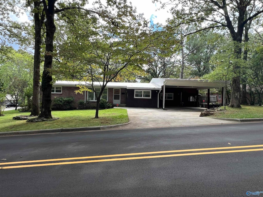 201 W Duncan Ave, Florence, AL 35630 - ranch-style house featuring a front lawn and a carport
