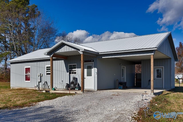 view of front of house featuring a carport