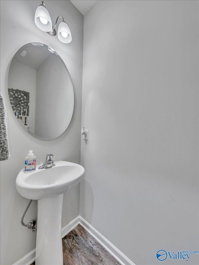 266 Dinner Tree Sq, Huntsville, AL 35811 - bathroom with baseboards