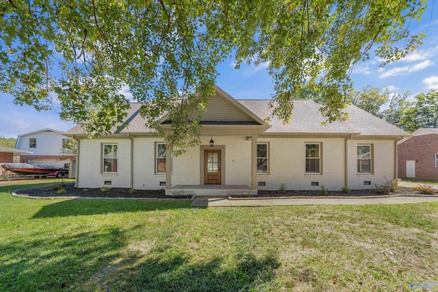 view of front of home featuring a front lawn