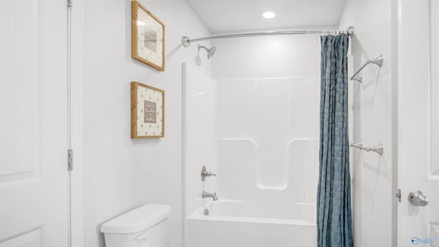 bathroom featuring toilet and shower / bath combo with shower curtain