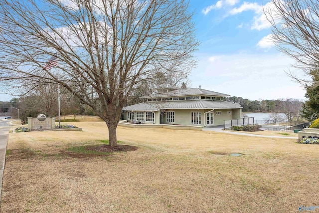 exterior space featuring a front yard