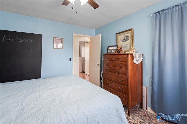 bedroom with ceiling fan